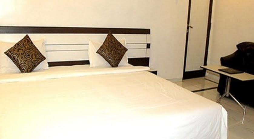 Hotel Sai Kripa Imperial Daman Ngoại thất bức ảnh